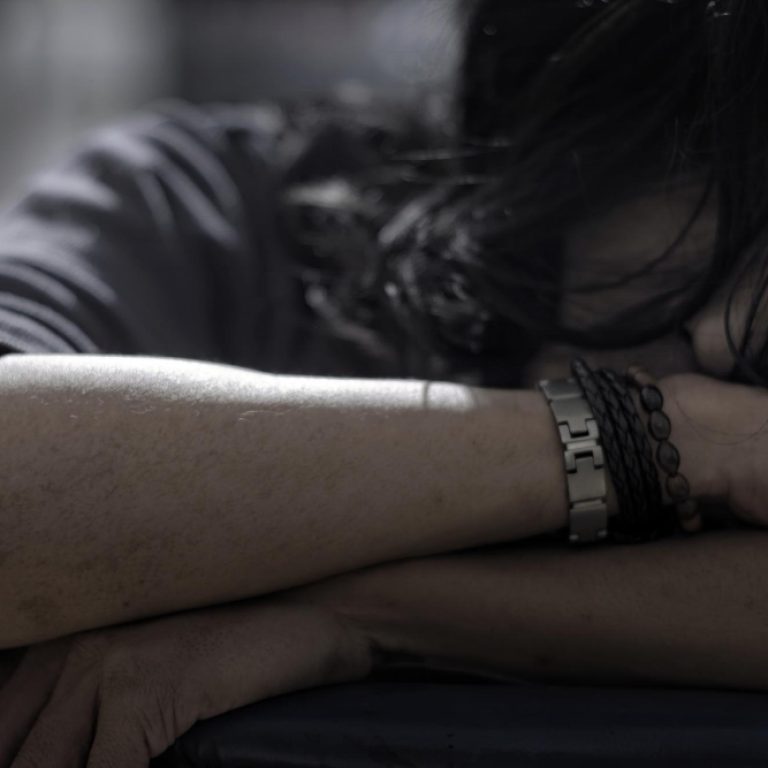 Terapia awersyjna w leczeniu alkoholizmu – jak działa metoda wstrząsowa?